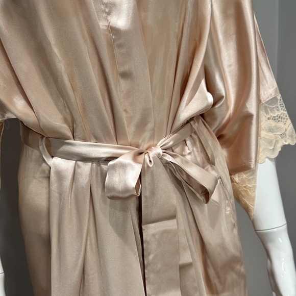 Babeyond Satin Robe Lace One Size Loungewear - Picture 8 of 10